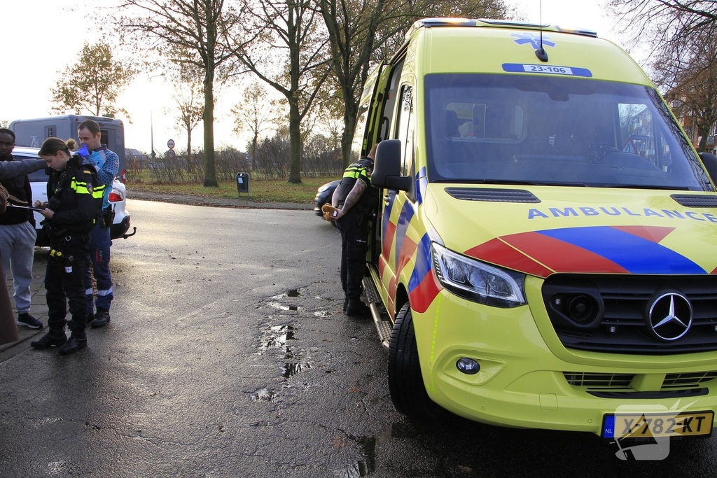 Kindje en bestuurder gewond bij aanrijding