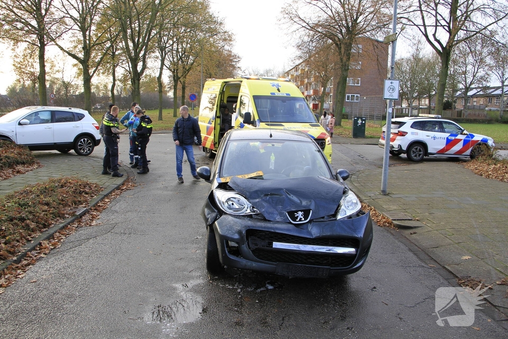 Kindje en bestuurder gewond bij aanrijding