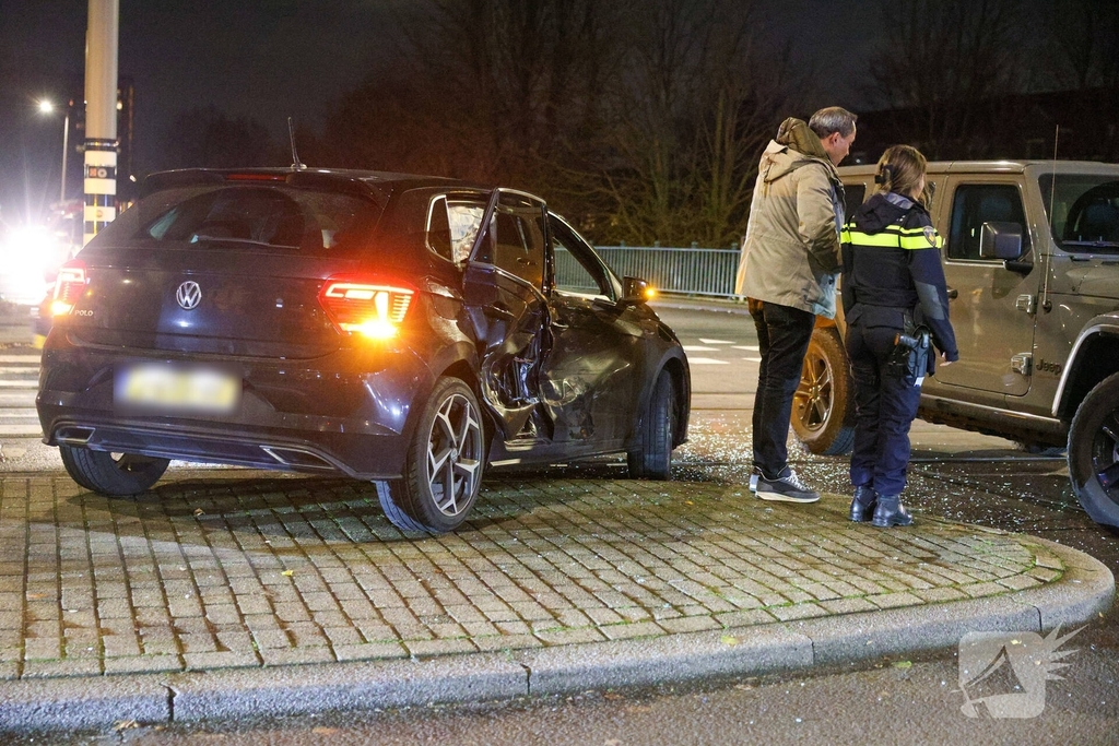 Ongeval tussen jeep en personenauto leidt tot verkeershinder