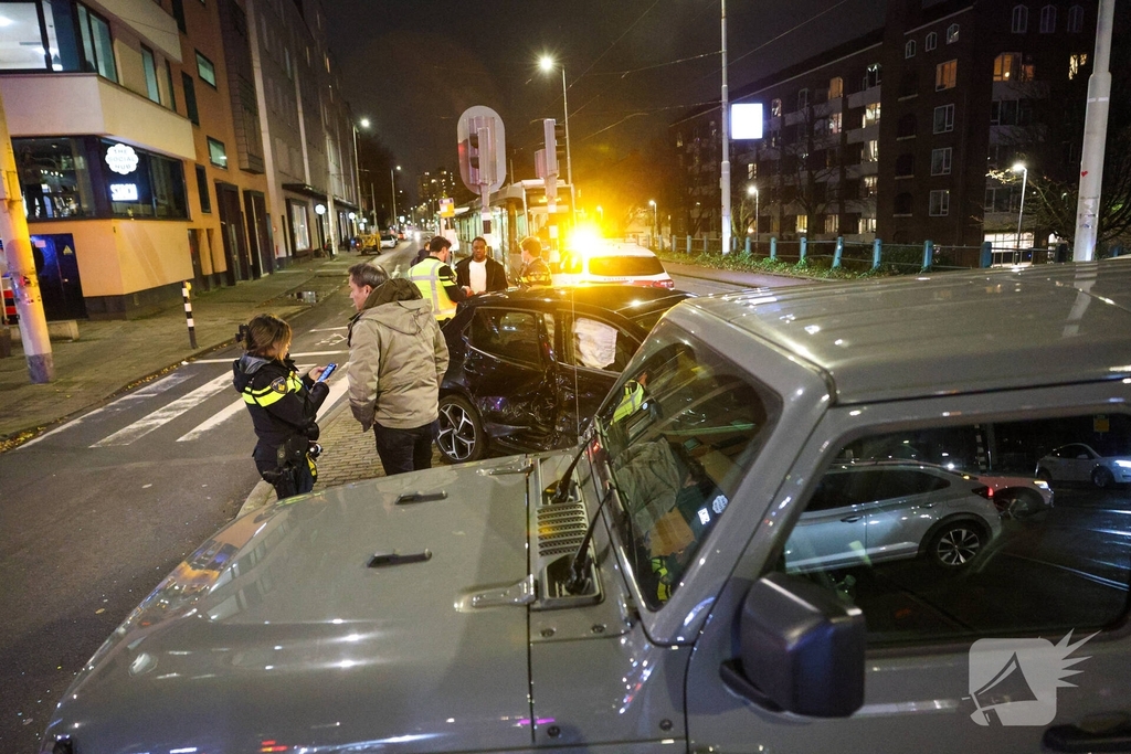 Ongeval tussen jeep en personenauto leidt tot verkeershinder