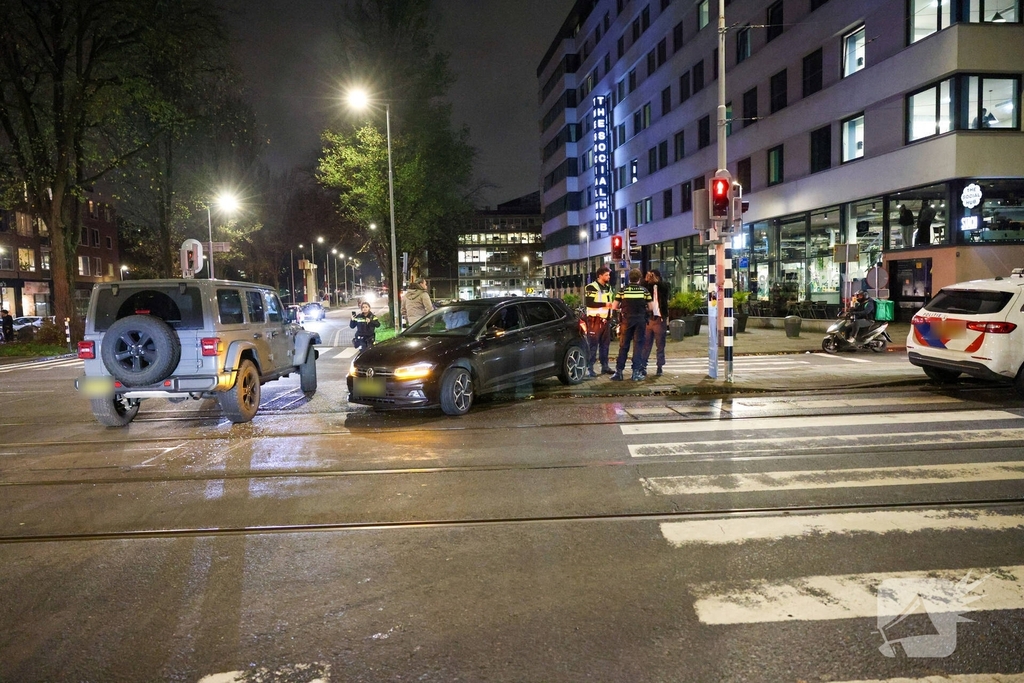 Ongeval tussen jeep en personenauto leidt tot verkeershinder