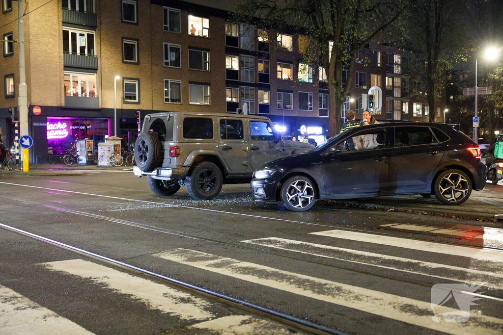 Ongeval tussen jeep en personenauto leidt tot verkeershinder