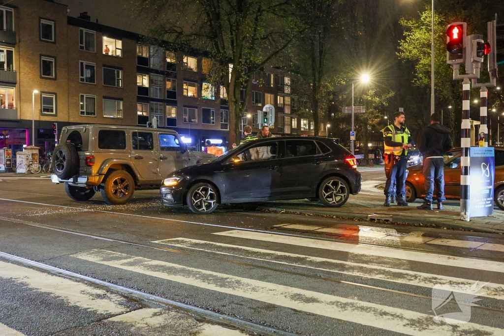 Ongeval tussen jeep en personenauto leidt tot verkeershinder