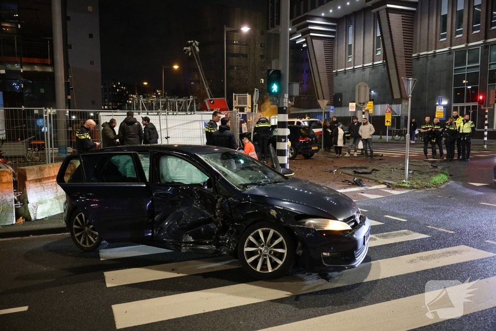 Twee gewonden na ongeval tussen twee auto's