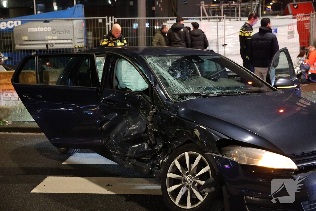 Twee gewonden na ongeval tussen twee auto's