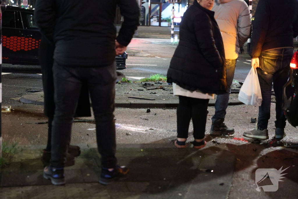 Twee gewonden na ongeval tussen twee auto's