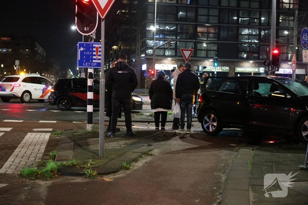 Twee gewonden na ongeval tussen twee auto's