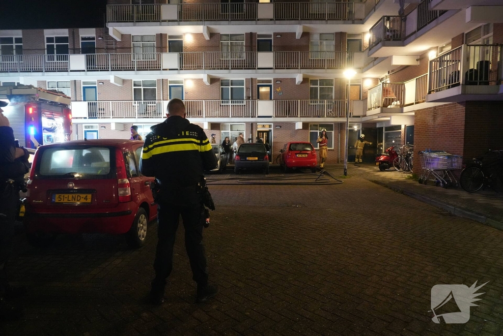 Scooter in brand in flatgebouw