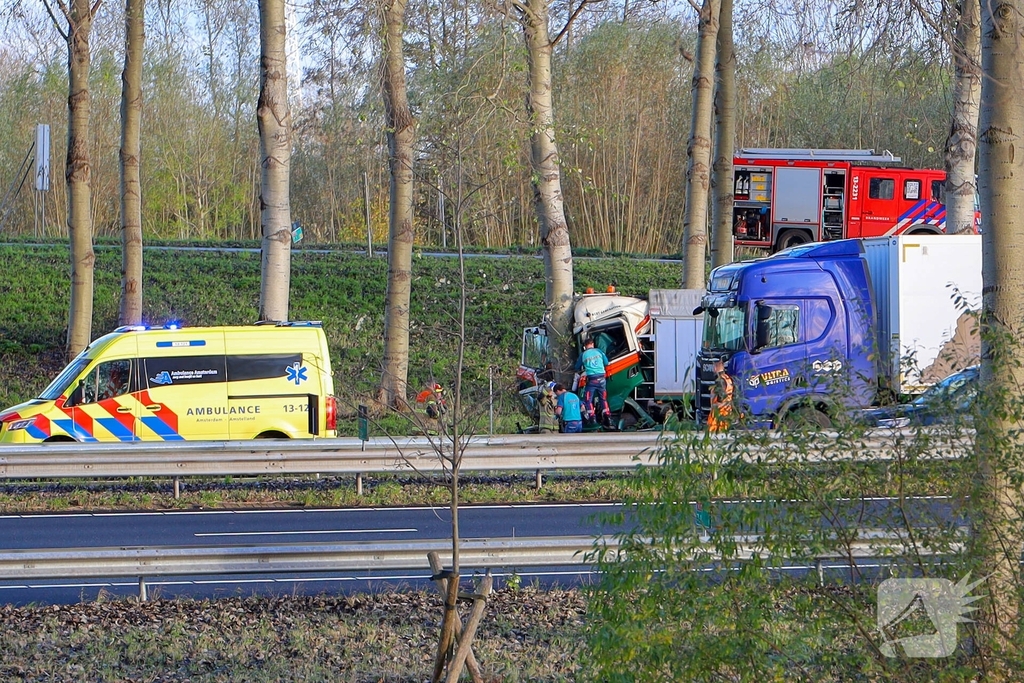 Zwaargewonde chauffeur overlijdt na crash