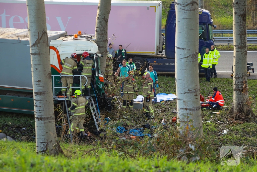 Zwaargewonde chauffeur overlijdt na crash