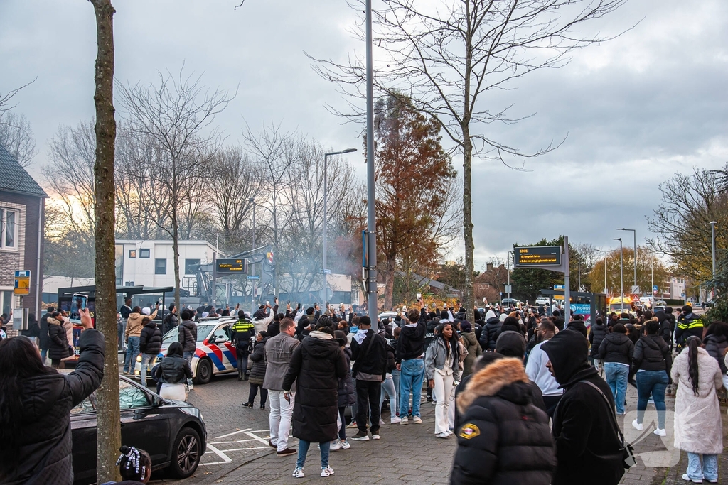 Gewonde na melding schietpartij bij uitvaart, verdachten op de vlucht