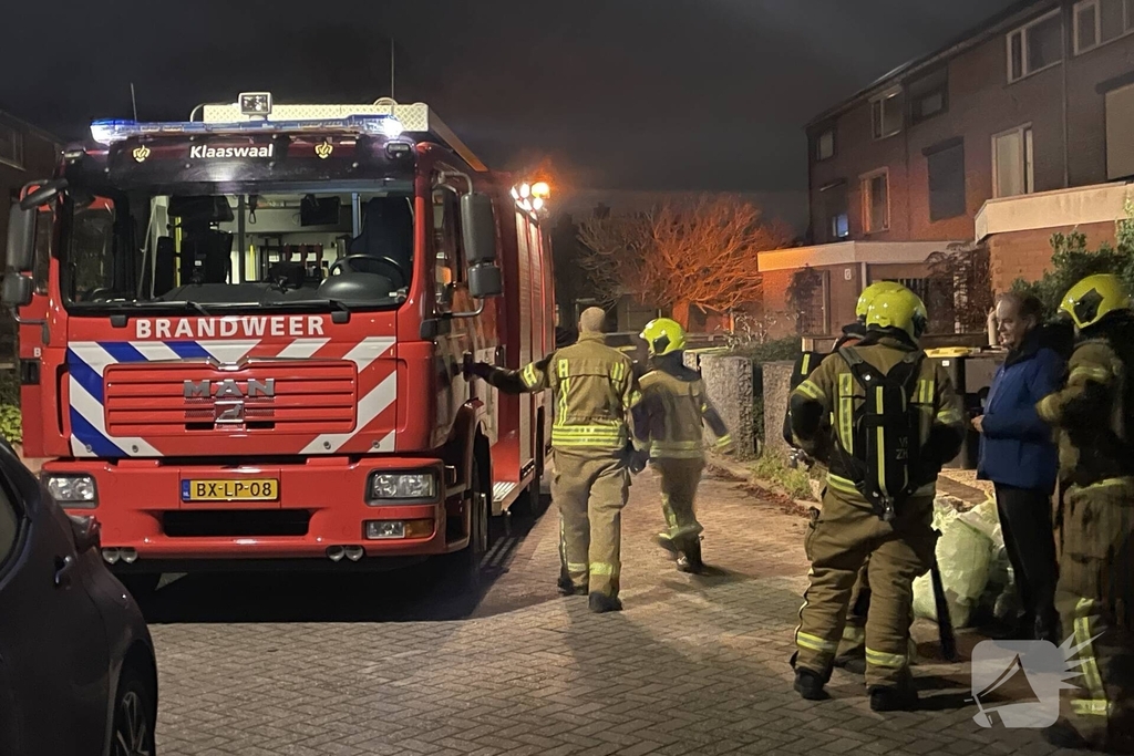 Brandweer verricht metingen in woning
