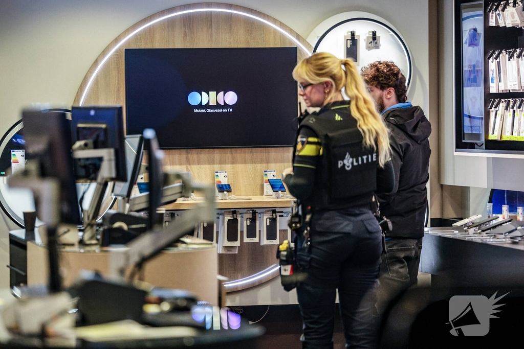 Overval met dreiging wapen in winkel