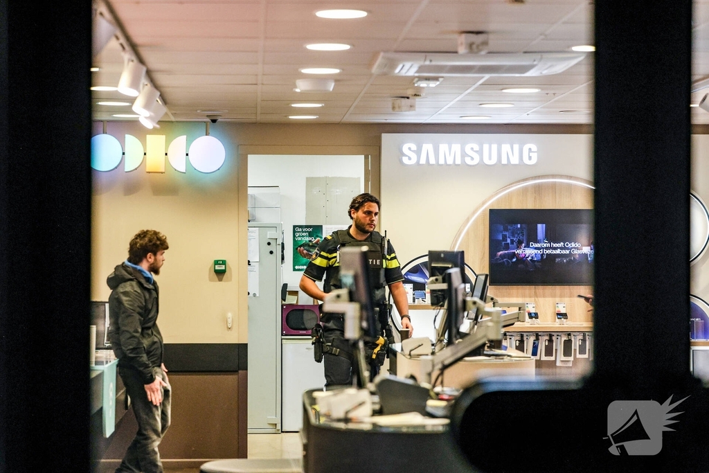 Overval met dreiging wapen in winkel