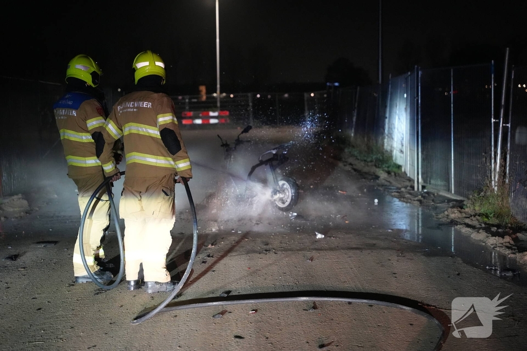 Scooter verwoest door brand