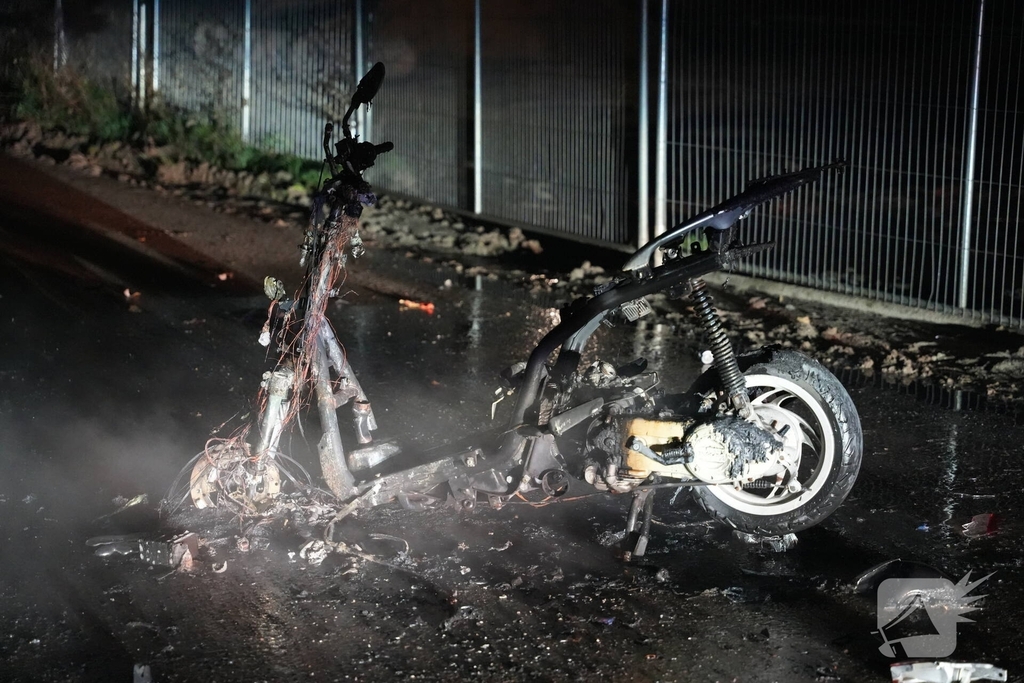 Scooter verwoest door brand