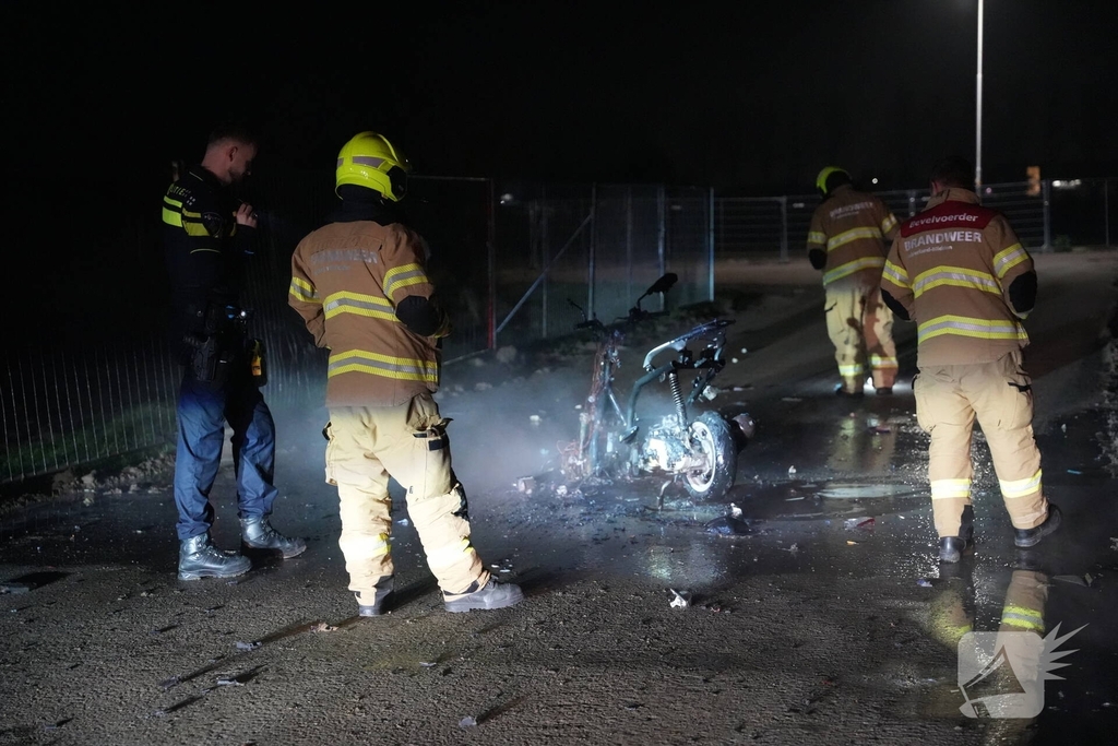 Scooter verwoest door brand
