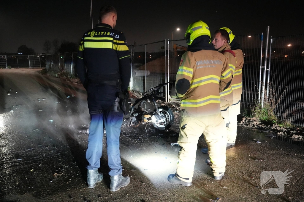 Scooter verwoest door brand