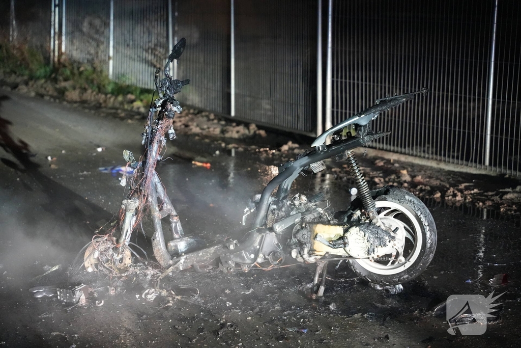 Scooter verwoest door brand