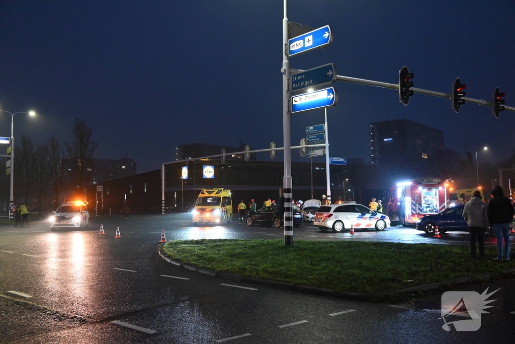 Brandweer bevrijdt bestuurder uit auto