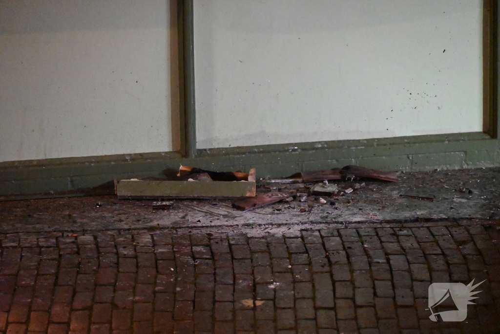 Hoogwerker en tankautospuiten ingezet voor brand