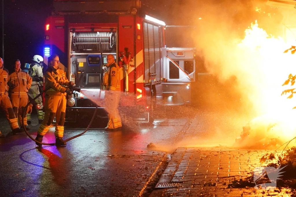 Vuilniscontainer in bushokje in brand gestoken