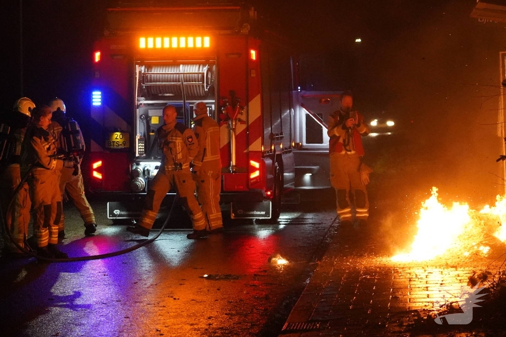 Vuilniscontainer in bushokje in brand gestoken