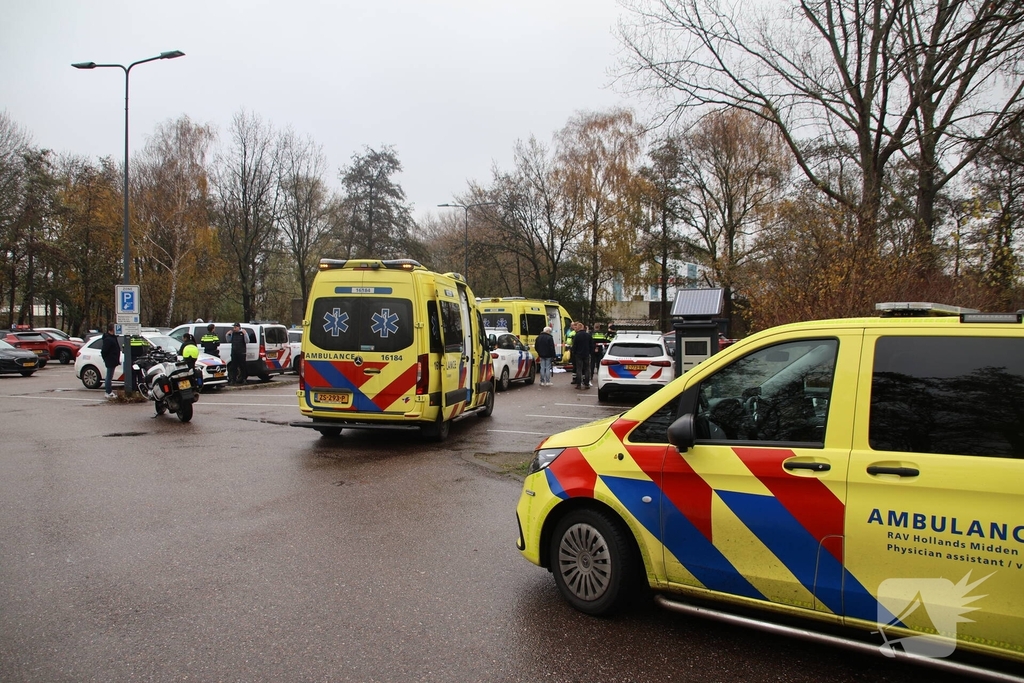 Steekincident tussen rijinstructeurs op parkeerplaats