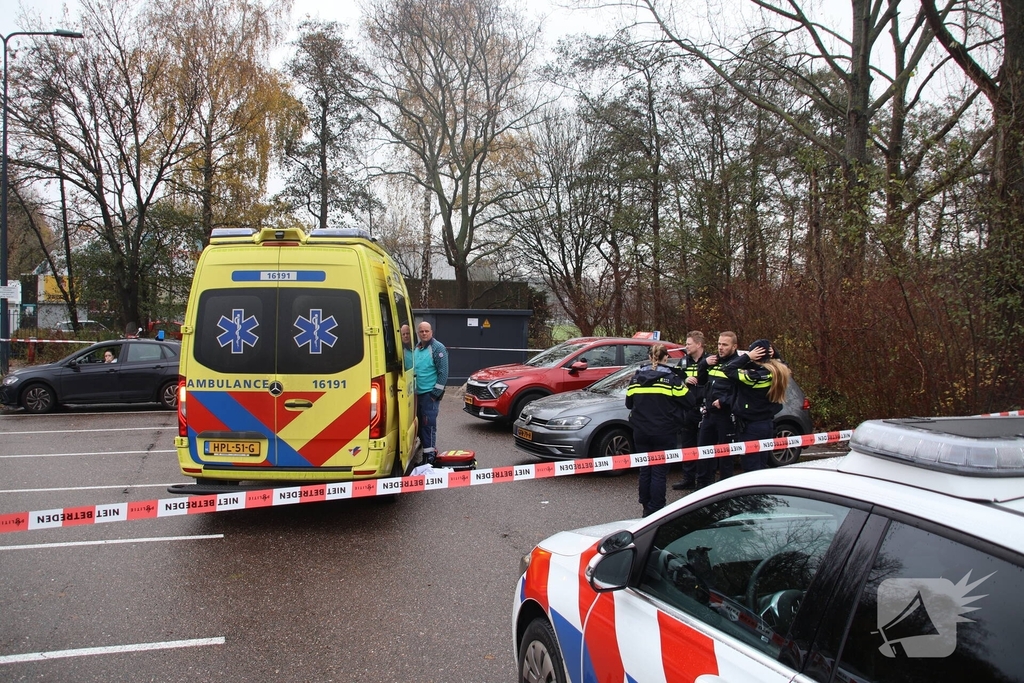 Steekincident tussen rijinstructeurs op parkeerplaats