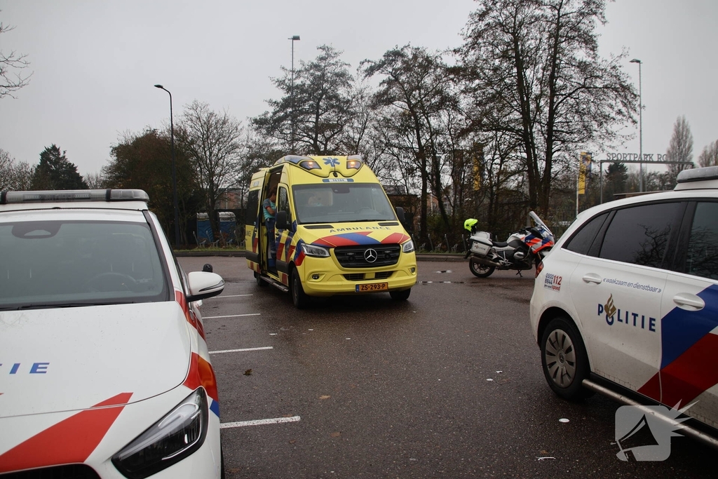Steekincident tussen rijinstructeurs op parkeerplaats
