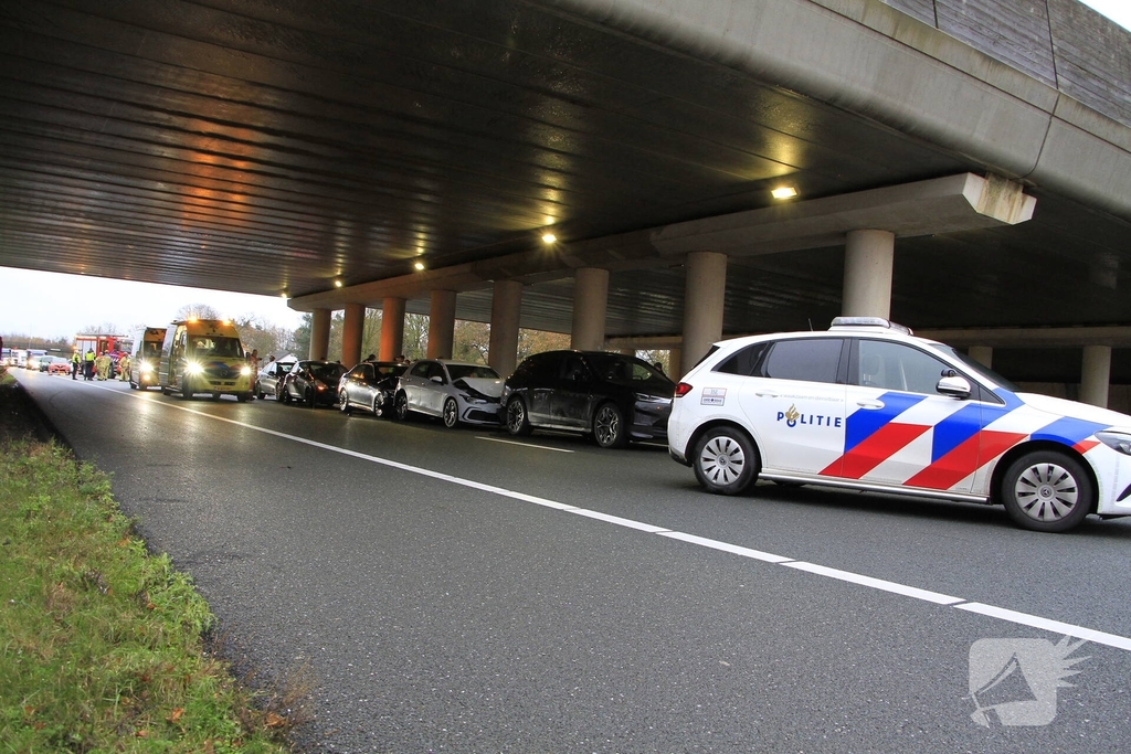 Acht voertuigen betrokken bij kettingbotsing
