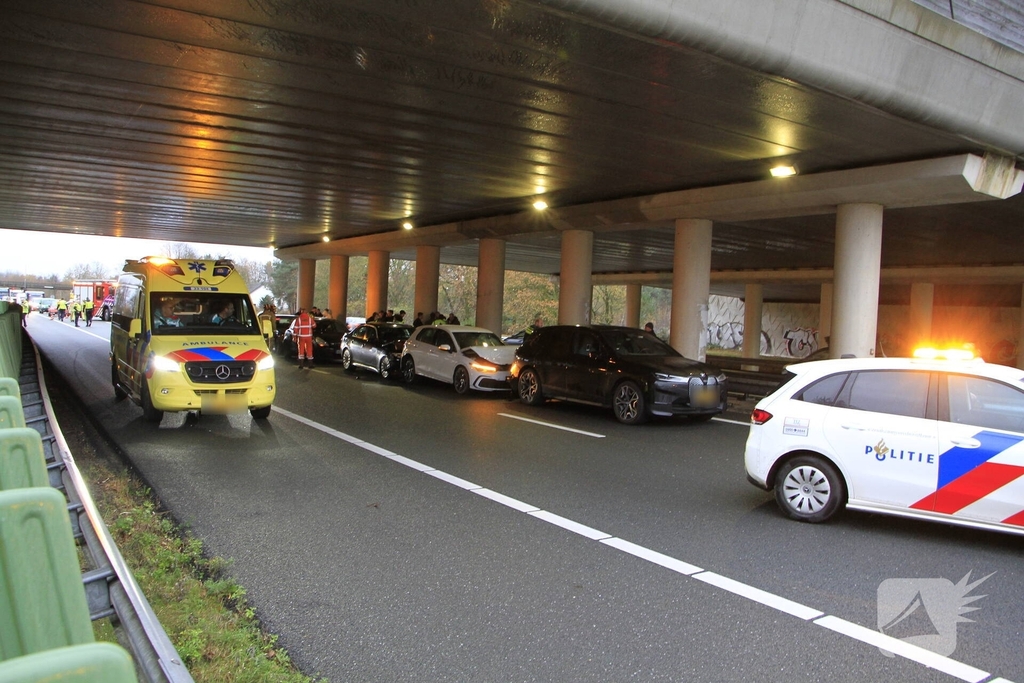 Acht voertuigen betrokken bij kettingbotsing