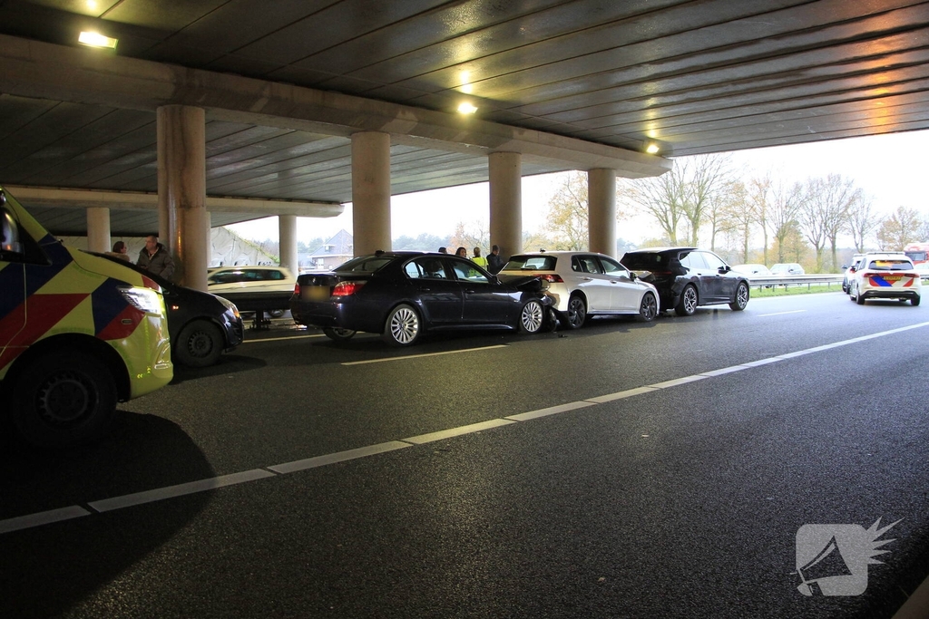 Acht voertuigen betrokken bij kettingbotsing