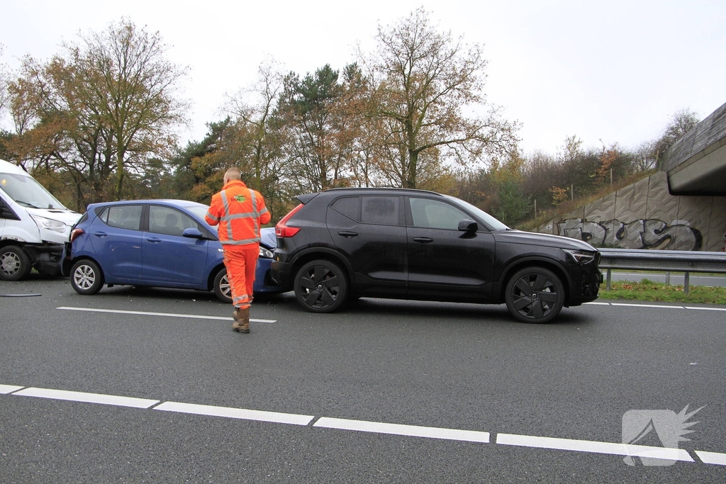Acht voertuigen betrokken bij kettingbotsing