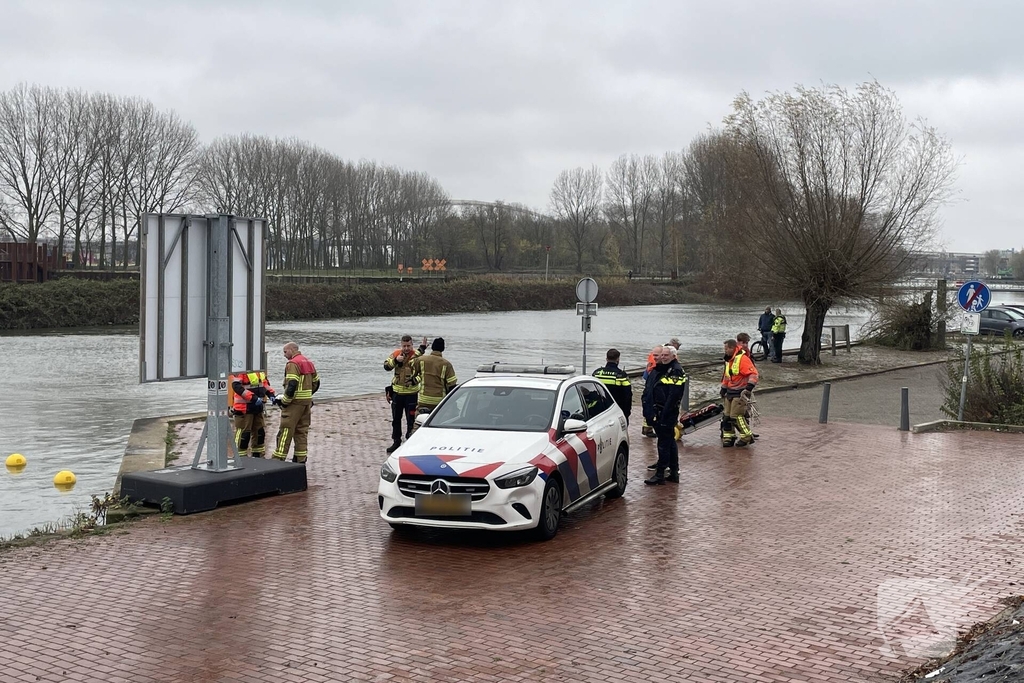 Zoekactie in het water na aantreffen kleding
