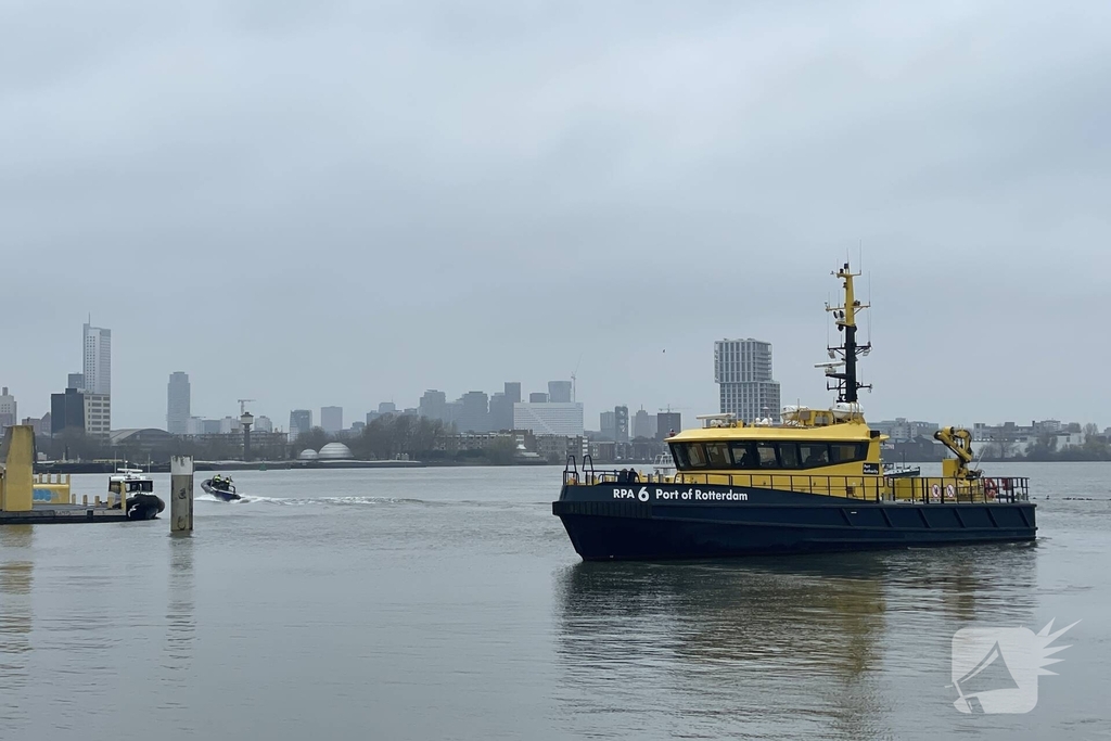 Zoekactie in het water na aantreffen kleding