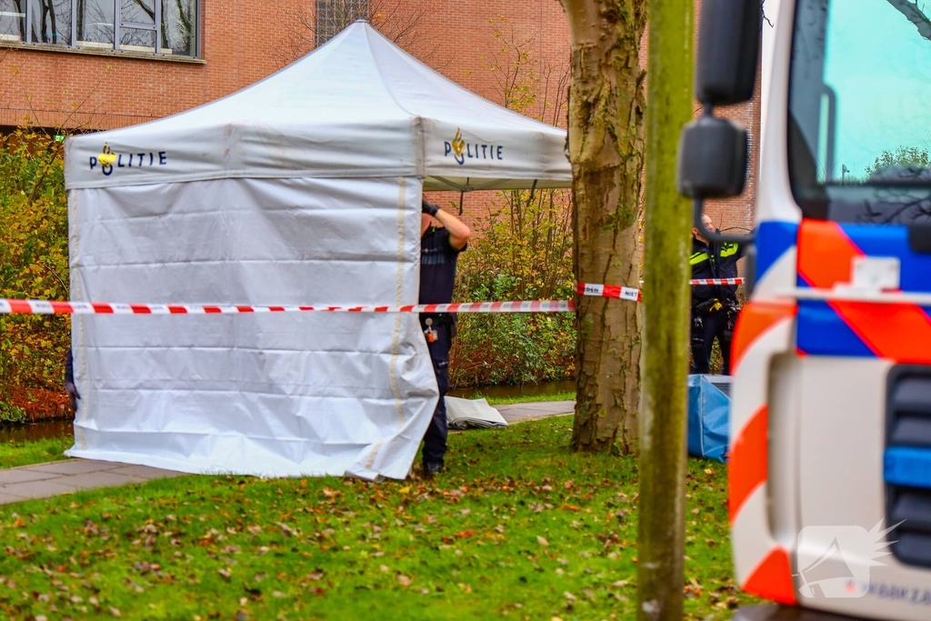 Overleden persoon gevonden in sloot nabij ziekenhuis
