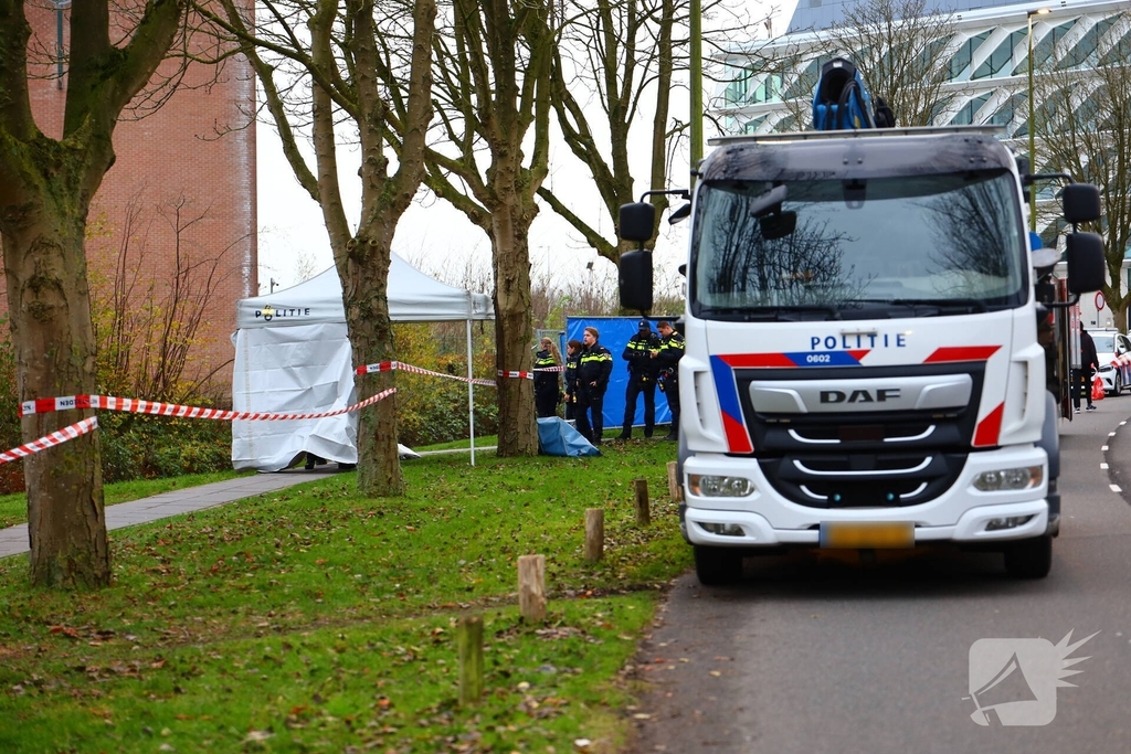 Overleden persoon gevonden in sloot nabij ziekenhuis
