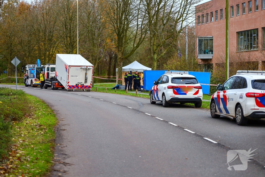 Overleden persoon gevonden in sloot nabij ziekenhuis