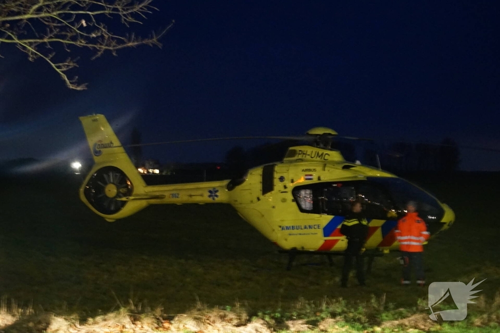 Traumahelikopter landt voor medische noodsituatie