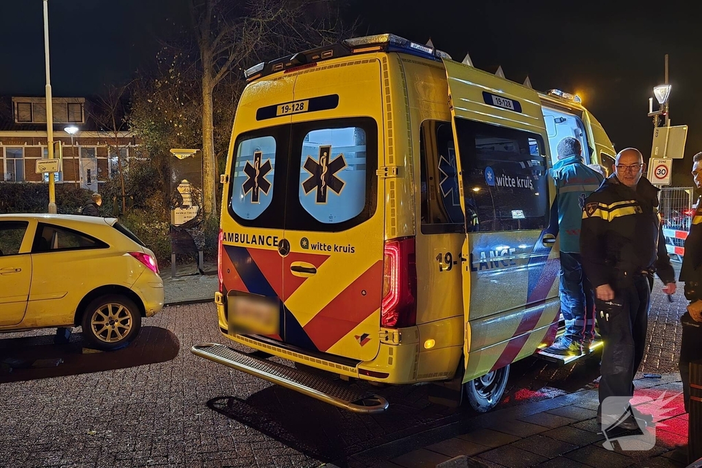 Snelle actie redt kind onder voertuig