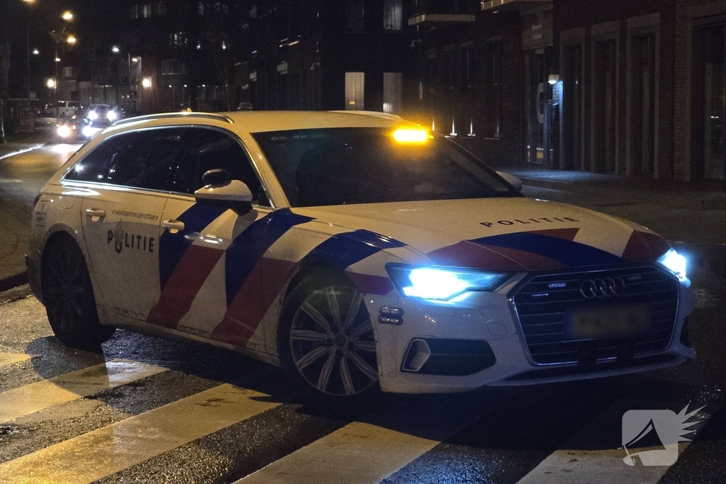 Snelle actie redt kind onder voertuig