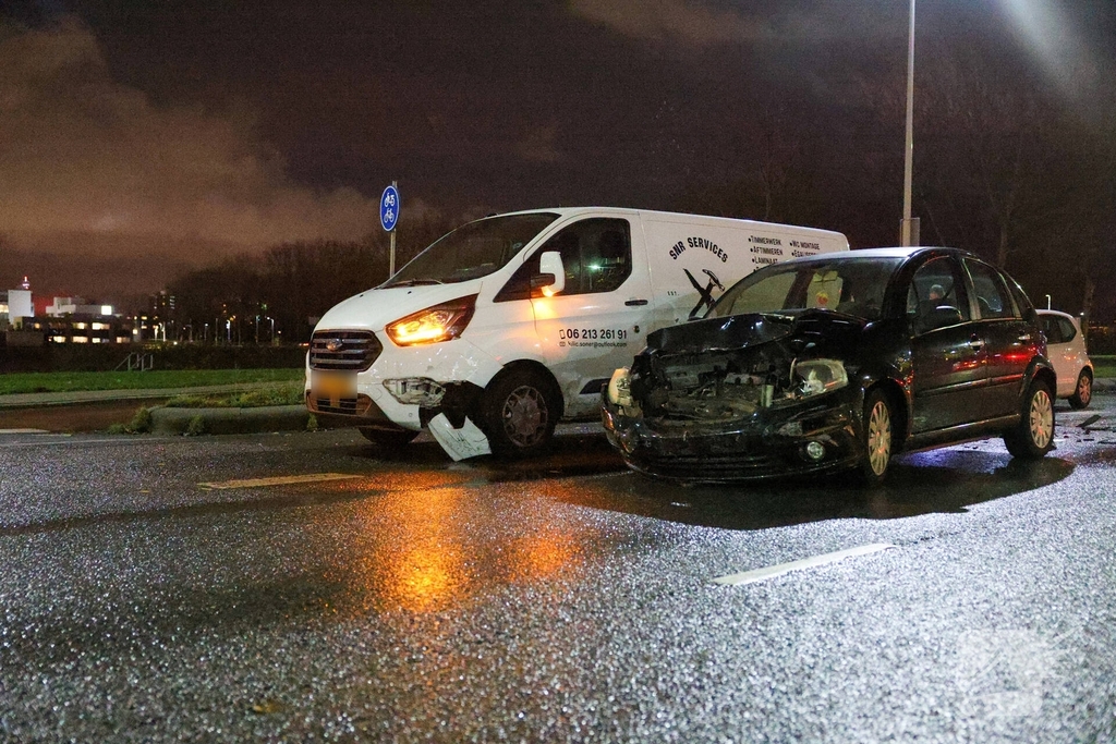 Ongeval tussen auto en bus