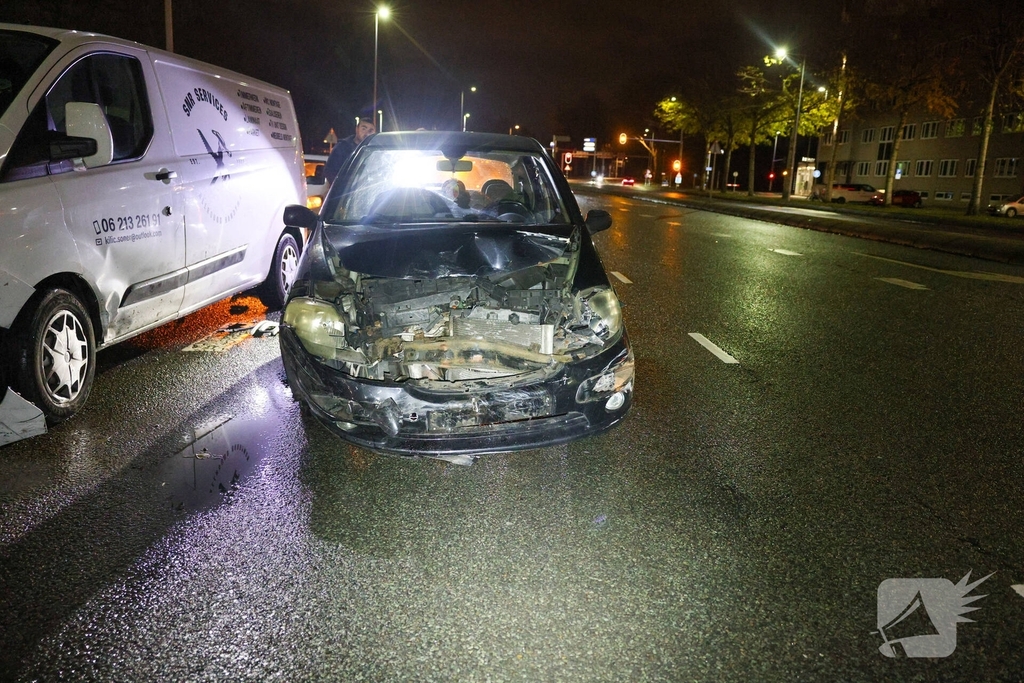 Ongeval tussen auto en bus