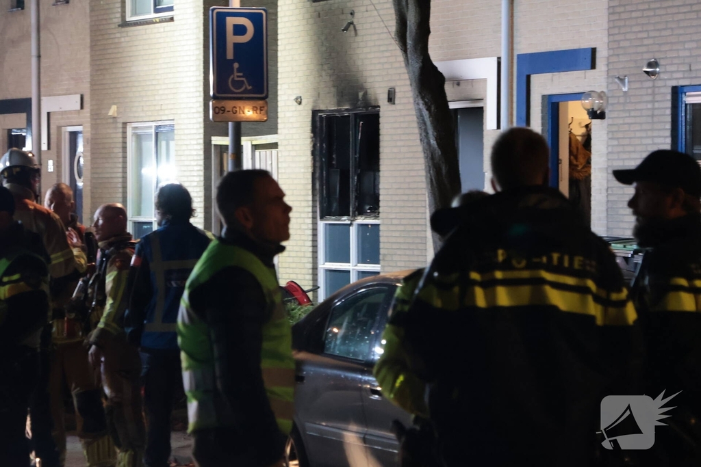 Explosie veroorzaakt woningbrand met gewonde