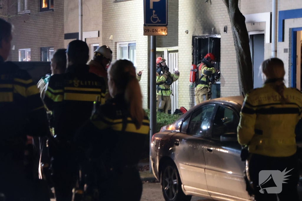 Explosie veroorzaakt woningbrand met gewonde