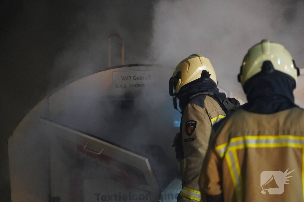 Kledingcontainer in brand gestoken tijdens nachtelijke incidenten