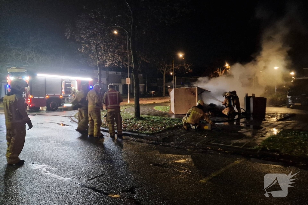 Opnieuw kledingcontainer in brand gestoken