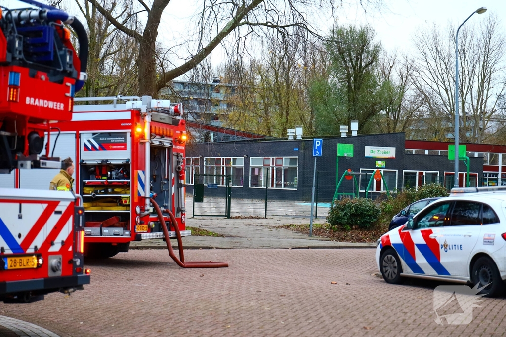 Brand in onderwijsinstelling snel onder controle