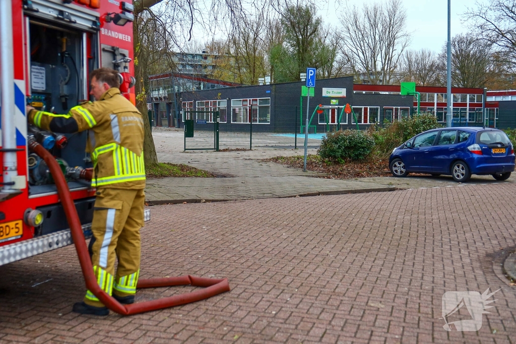 Brand in onderwijsinstelling snel onder controle